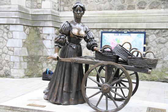 molly-malone-statue