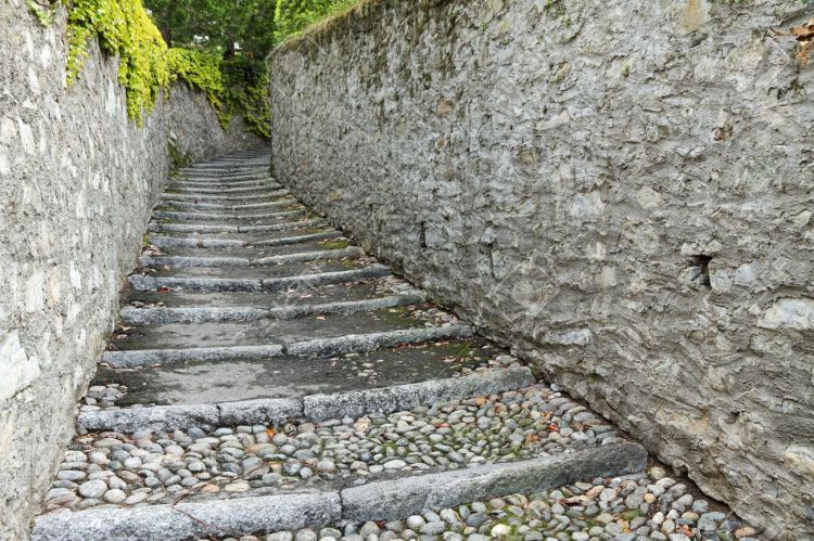 cobbled stones of bellagio